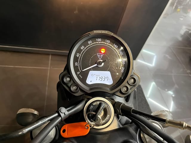 TRIUMPH STREET TWIN - Imagem 7