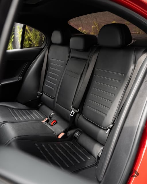 MERCEDES-BENZ C 300 AMG LINE - Imagem 9