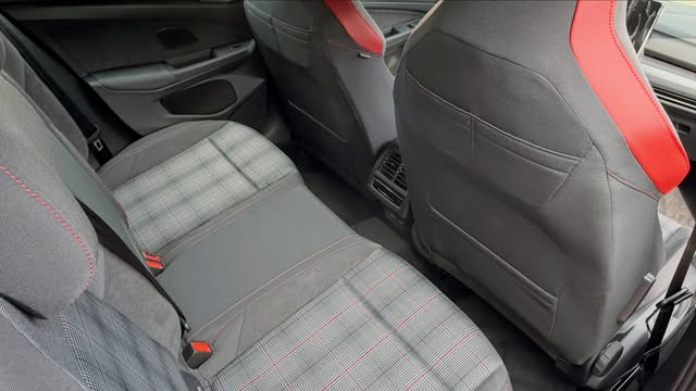 VOLKSWAGEN GOLF GTI - Imagem 11
