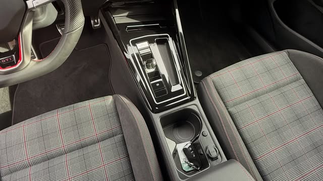 VOLKSWAGEN GOLF GTI - Imagem 10