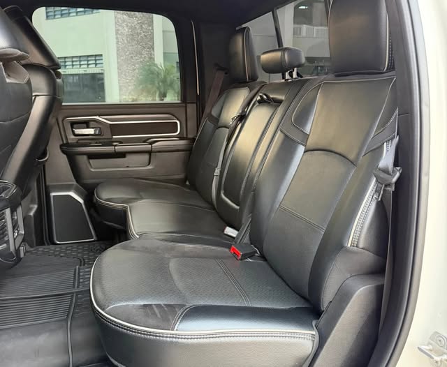 RAM 3500 LARAMIE NIGHT EDITION - Imagem 9
