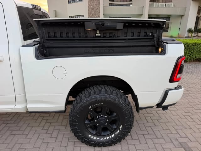RAM 3500 LARAMIE NIGHT EDITION - Imagem 10