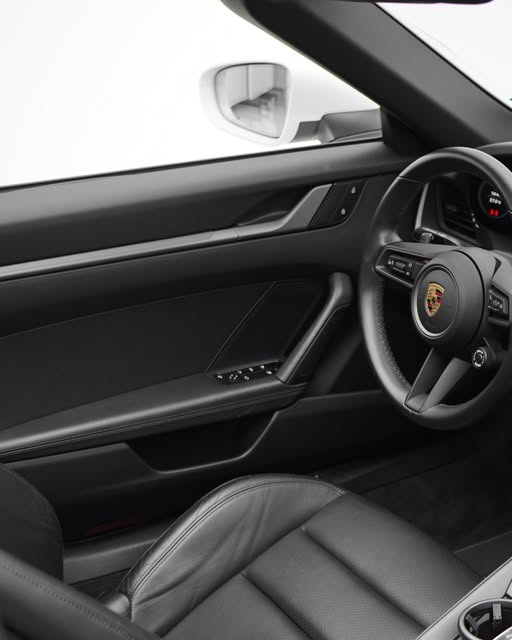 PORSCHE 911 CARRERA CABRIOLET - Imagem 4