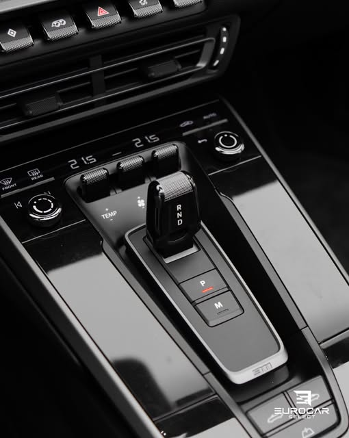 PORSCHE 911 CARRERA CABRIOLET - Imagem 6