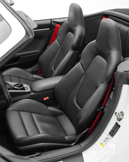 PORSCHE 911 CARRERA CABRIOLET - Imagem 9