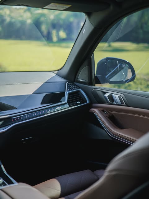 BMW X5 XDRIVE50E M SPORT - Imagem 12