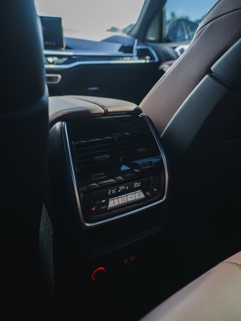 BMW X5 XDRIVE50E M SPORT - Imagem 14