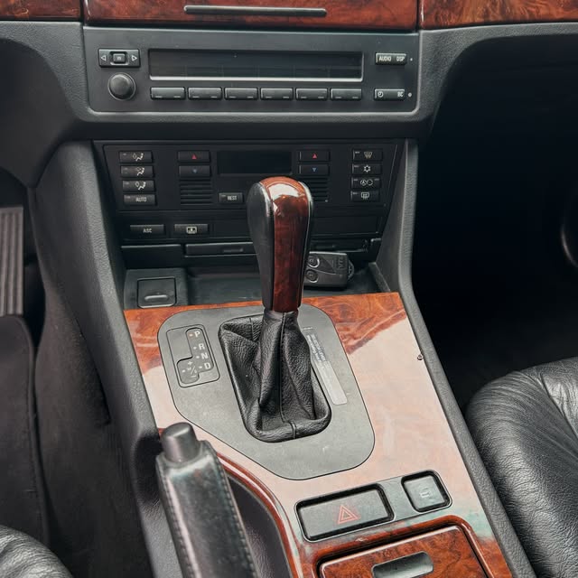 BMW 528I - Imagem 9