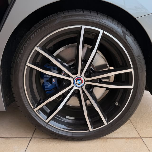BMW 320I M SPORT - Imagem 8
