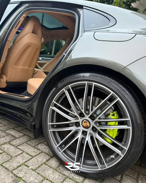 PORSCHE PANAMERA E-HYBRID PLATINUM EDITION - Imagem 4