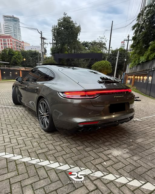 PORSCHE PANAMERA E-HYBRID PLATINUM EDITION - Imagem 5
