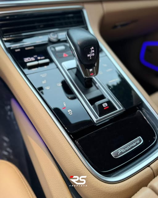PORSCHE PANAMERA E-HYBRID PLATINUM EDITION - Imagem 9