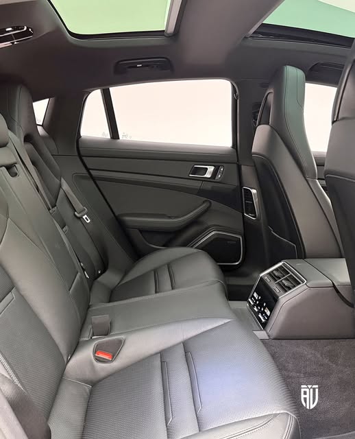PORSCHE PANAMERA 4S E-HYBRID - Imagem 13