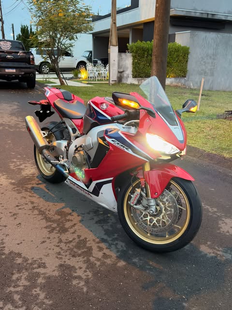 HONDA CBR1000RR FIREBLADE HRC SP - Imagem 1