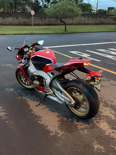 HONDA CBR1000RR FIREBLADE HRC SP - Imagem 2