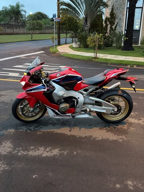 HONDA CBR1000RR FIREBLADE HRC SP - Imagem 8