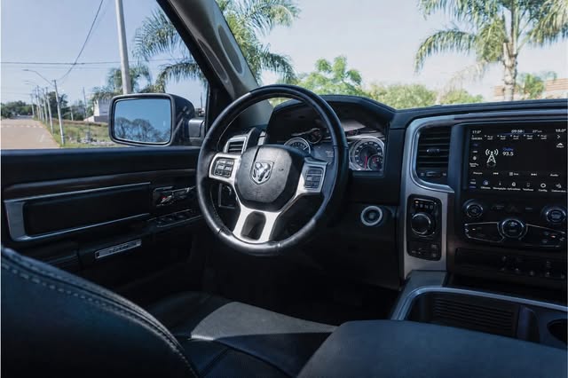 RAM CLASSIC LARAMIE - Imagem 8