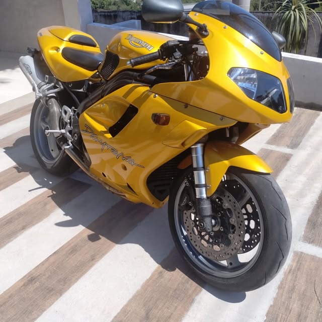 TRIUMPH DAYTONA 955 I - Imagem 1