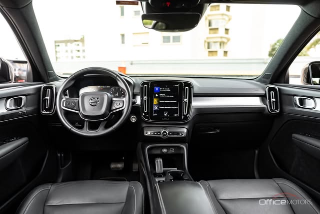 VOLVO XC40 T5 MOMENTUM - Imagem 2