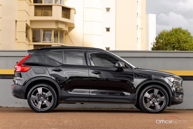 VOLVO XC40 T5 MOMENTUM - Imagem 4