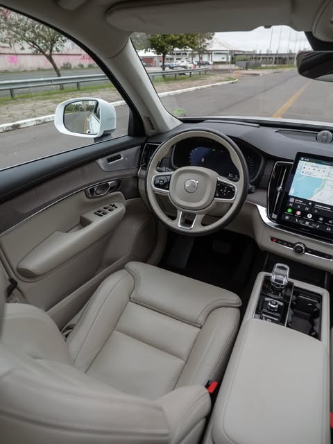 VOLVO XC90 T8 RECHARGE ULTRA - Imagem 11