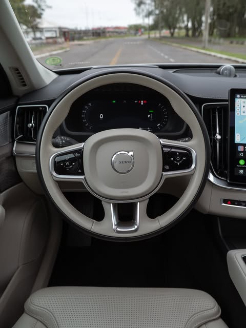 VOLVO XC90 T8 RECHARGE ULTRA - Imagem 13