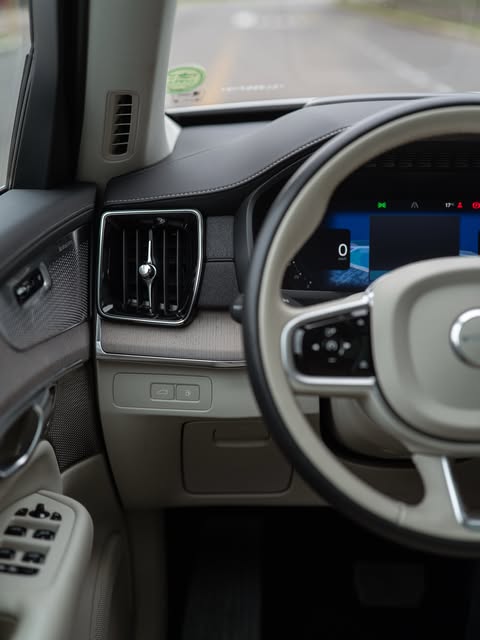 VOLVO XC90 T8 RECHARGE ULTRA - Imagem 15