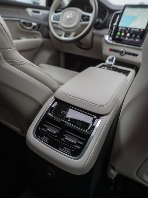 VOLVO XC90 T8 RECHARGE ULTRA - Imagem 18