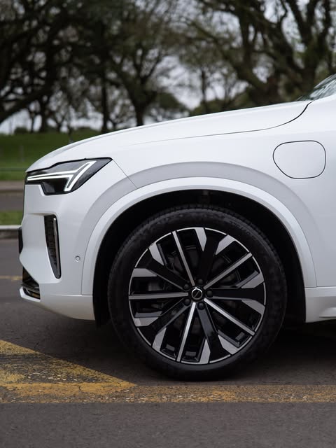 VOLVO XC90 T8 RECHARGE ULTRA - Imagem 8