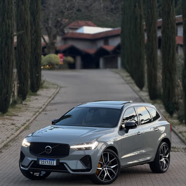 VOLVO XC60 T8 POLESTAR ENGINEERED - Imagem 3
