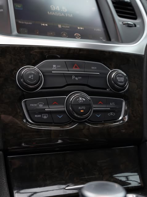 CHRYSLER 300C - Imagem 12