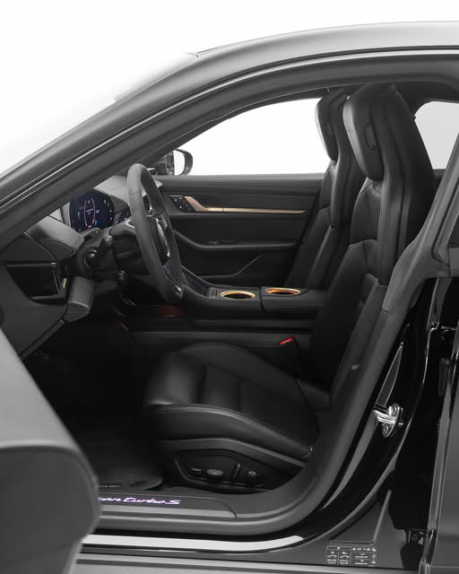 PORSCHE TAYCAN TURBO S - Imagem 5
