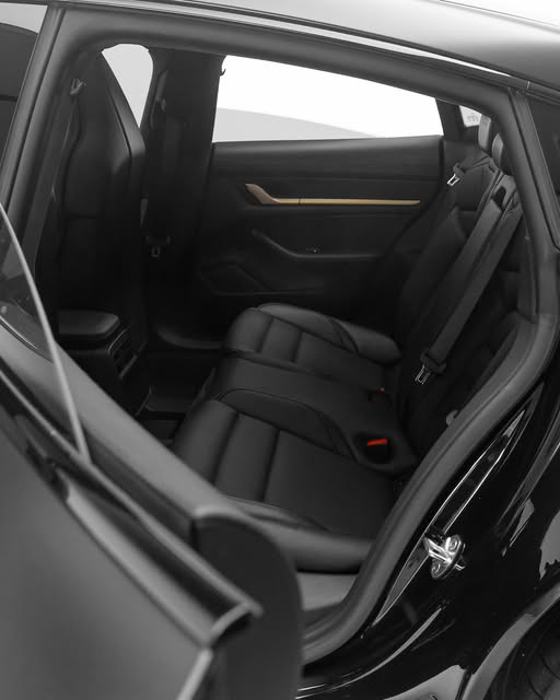 PORSCHE TAYCAN TURBO S - Imagem 6