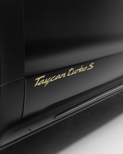 PORSCHE TAYCAN TURBO S - Imagem 8