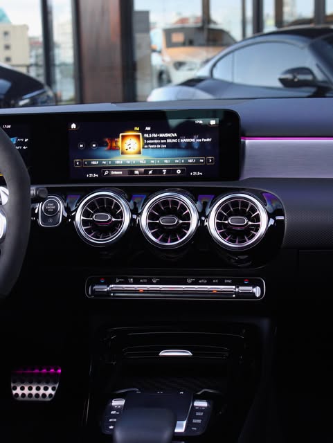 MERCEDES-BENZ A 45 AMG S AMG 4MATIC+ - Imagem 9