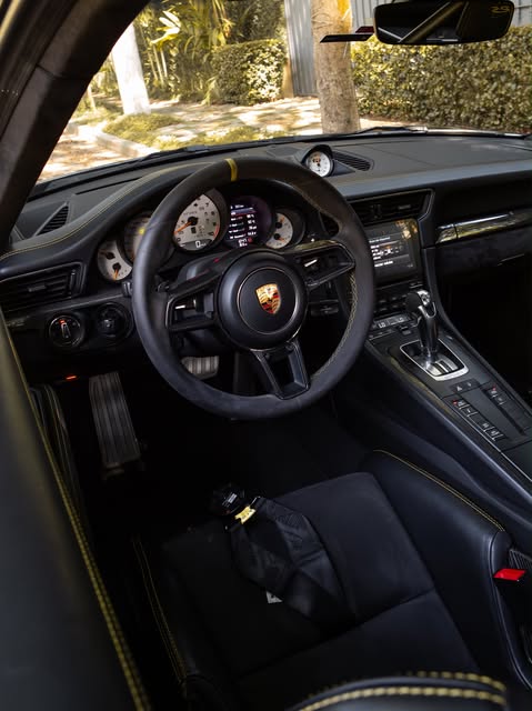 PORSCHE 911 GT3RS - Imagem 11