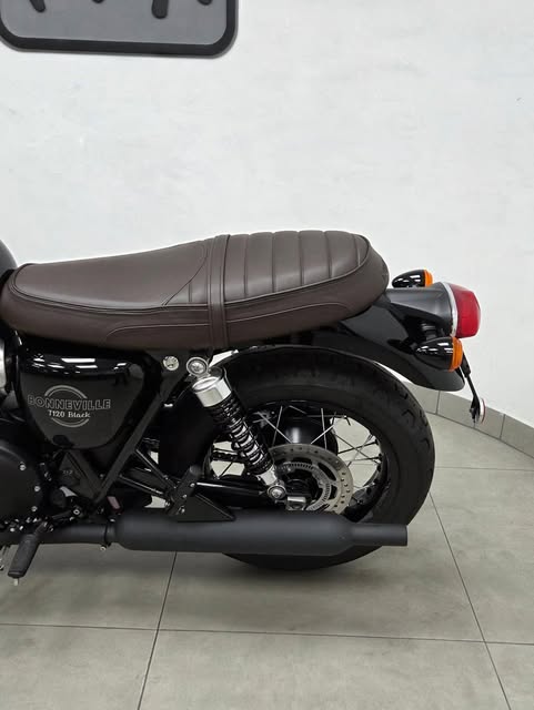 TRIUMPH BONNEVILLE T-120 BLACK - Imagem 13