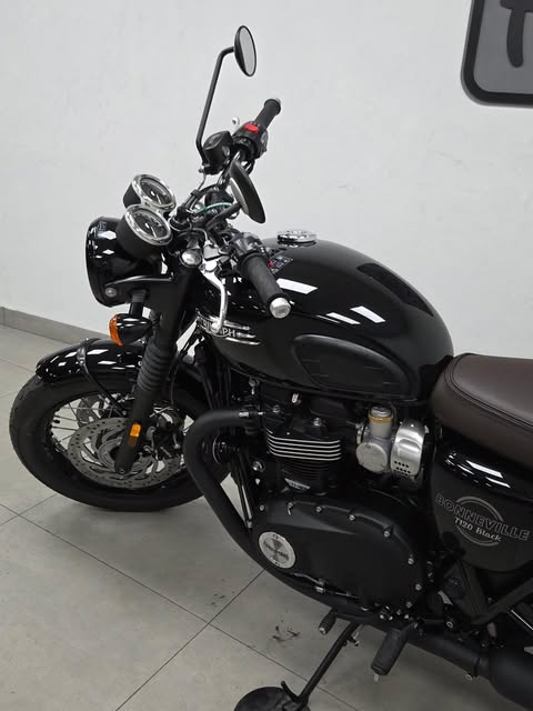 TRIUMPH BONNEVILLE T-120 BLACK - Imagem 14