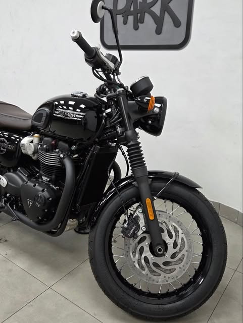 TRIUMPH BONNEVILLE T-120 BLACK - Imagem 4
