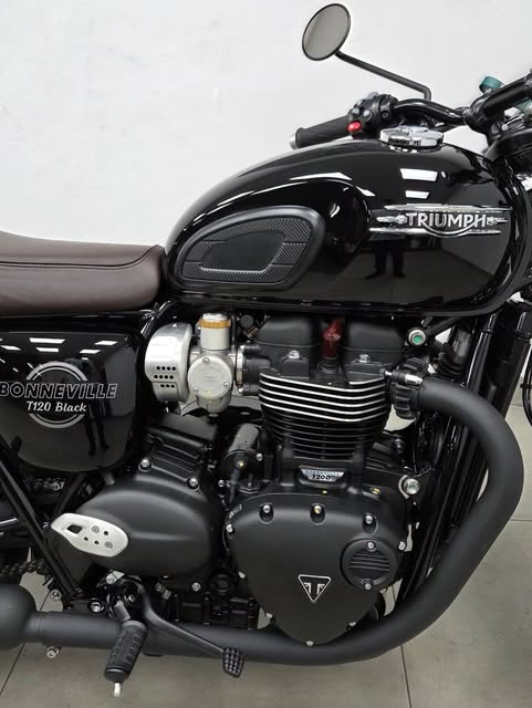 TRIUMPH BONNEVILLE T-120 BLACK - Imagem 5