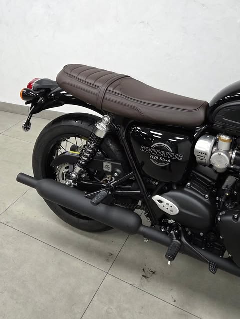 TRIUMPH BONNEVILLE T-120 BLACK - Imagem 8