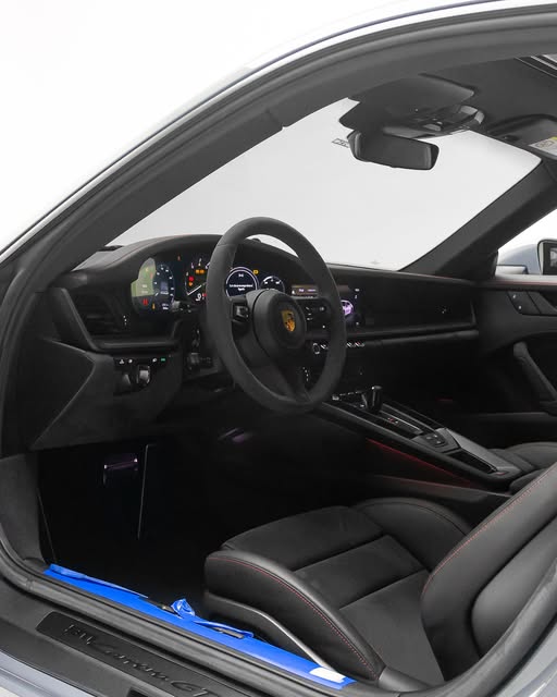 PORSCHE 911 CARRERA GTS - Imagem 3