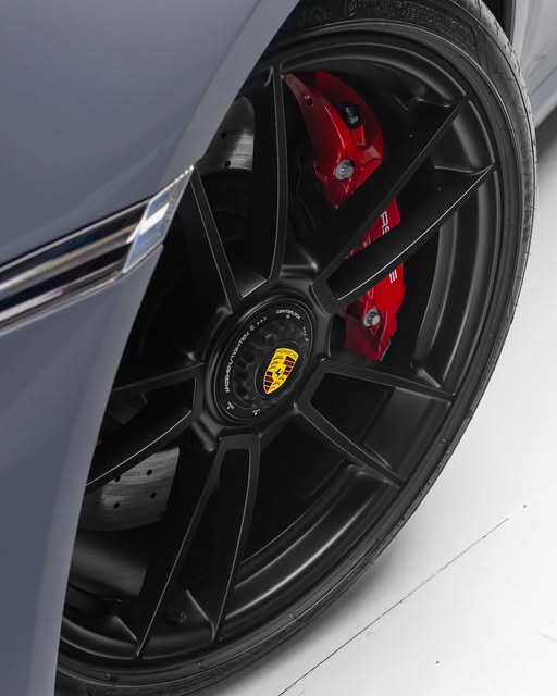 PORSCHE 911 CARRERA GTS - Imagem 5