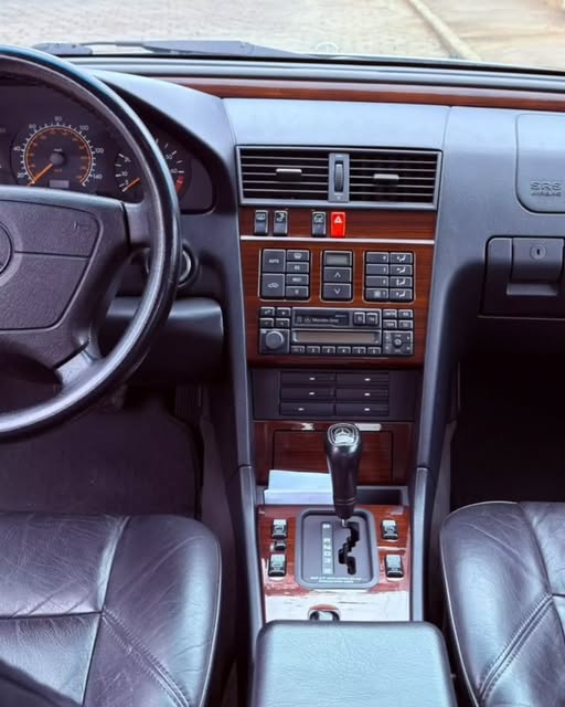 MERCEDES-BENZ C 220 - Imagem 14