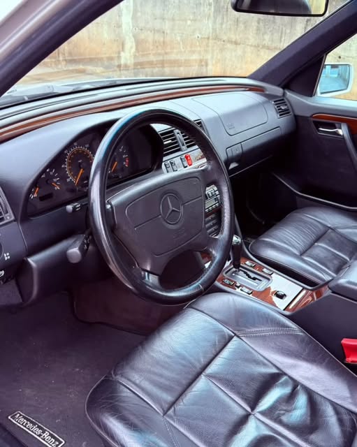 MERCEDES-BENZ C 220 - Imagem 4
