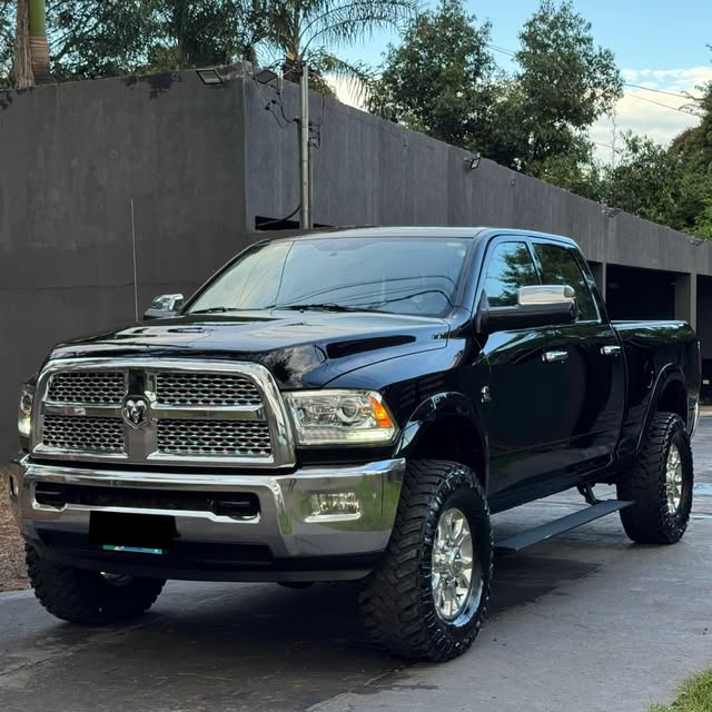 DODGE RAM 2500HD LARAMIE - Imagem 1