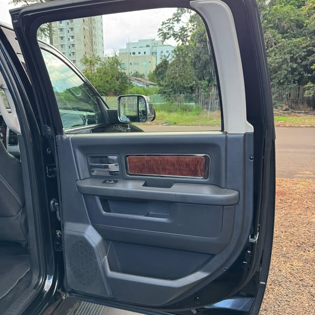 DODGE RAM 2500HD LARAMIE - Imagem 13