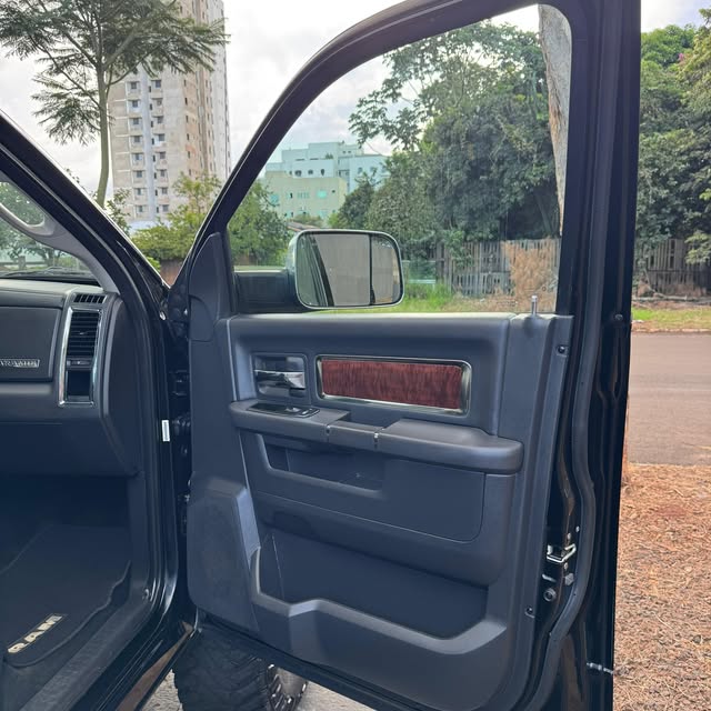DODGE RAM 2500HD LARAMIE - Imagem 14