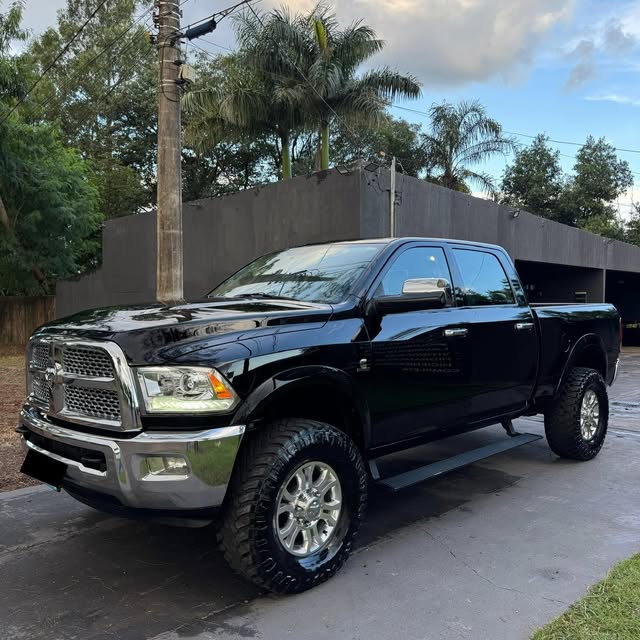 DODGE RAM 2500HD LARAMIE - Imagem 4