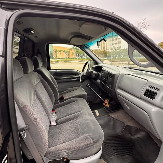 FORD F-250 XLT-L - Imagem 13